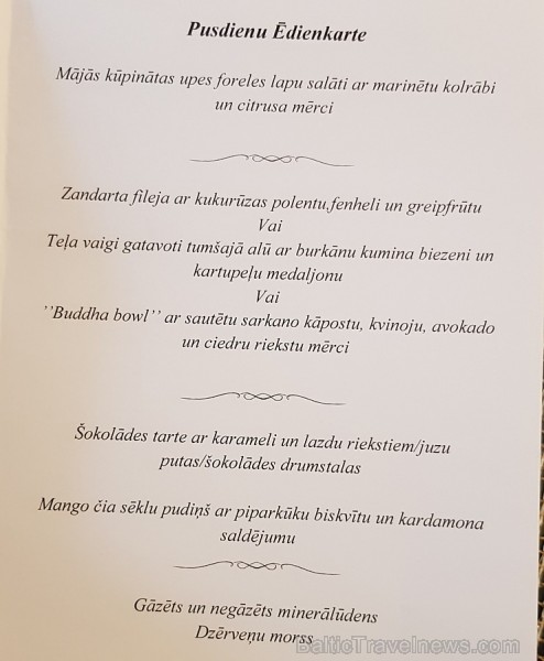 Viesnīcā «Grand Hotel Kempinski Riga»  pie pusdienu galda prezentējas uzņēmums «Moller Baltic Import»