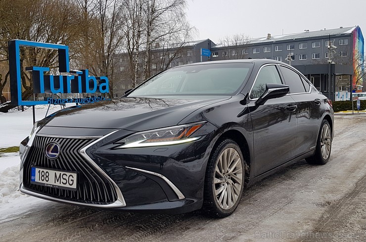 Travelnews.lv apceļo Pierīgu ar jauno priekšpiedziņas «Lexus ES 300h Luxury» 245872