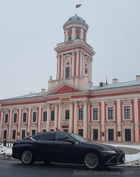 Travelnews.lv apceļo Pierīgu ar jauno priekšpiedziņas «Lexus ES 300h Luxury» 245893