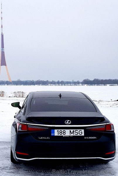 Travelnews.lv apceļo Pierīgu ar jauno priekšpiedziņas «Lexus ES 300h Luxury»