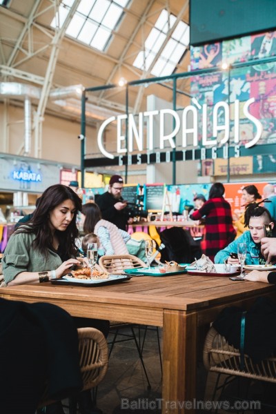 «Centrālais Gastro Tirgus» ir pirmais iekštelpu gastrotirgus Latvijā, kurā vairāk nekā 20 dažādi ēdinātāji un 2 bāri piedāvā viesiem plašu starptautis «Centrālais Gastro Tirgus» ir pirmais iekštelpu gastrotirgus Latvijā, kurā vairāk nekā 20 dažādi ēdinātāji un 2 bāri piedāvā viesiem plašu starptautis 246005
