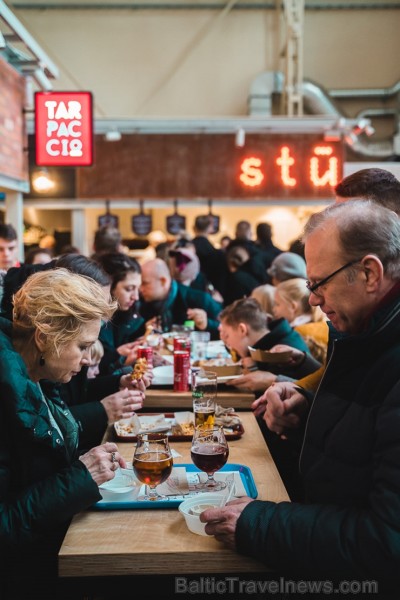 «Centrālais Gastro Tirgus» ir pirmais iekštelpu gastrotirgus Latvijā, kurā vairāk nekā 20 dažādi ēdinātāji un 2 bāri piedāvā viesiem plašu starptautis