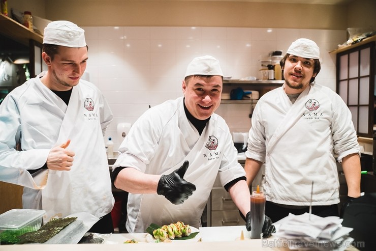 «Centrālais Gastro Tirgus» ir pirmais iekštelpu gastrotirgus Latvijā, kurā vairāk nekā 20 dažādi ēdinātāji un 2 bāri piedāvā viesiem plašu starptautis