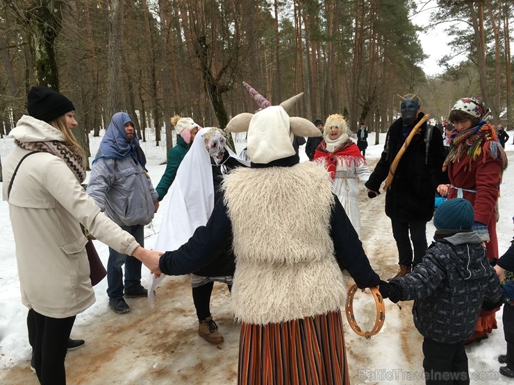 Brīvdabas muzejā Meteņus pavadīja ar maskošanos, dančiem un rotaļām, radošām darbnīcām un gardā Meteņa cienastu. 246126