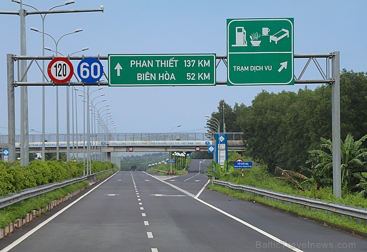 Travelnews.lv caur autobusa logu vēro Vjetnamas ceļu no Muine līdz Hošiminai. Atbalsta: 365 brīvdienas un Turkish Airlines 246558