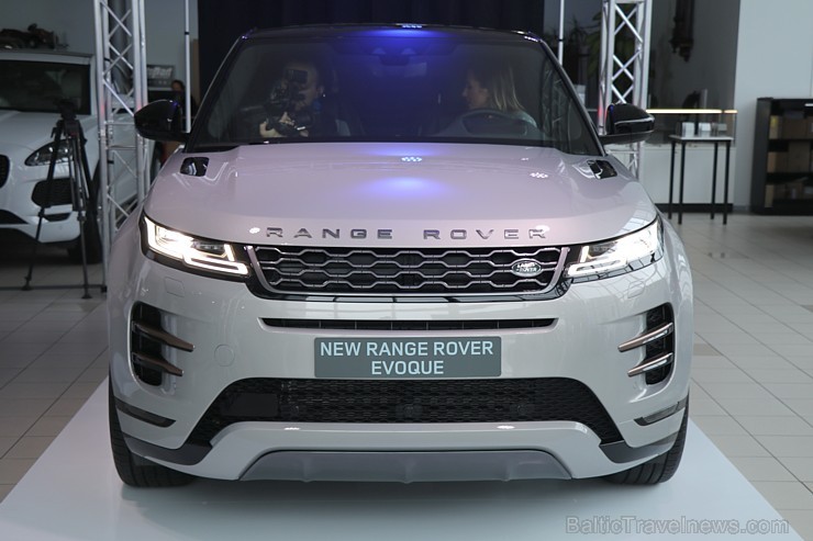 Latvijā pirmo reizi 19.02.2019 tiek prezentēts otrās paaudzes «Range Rover Evoque»