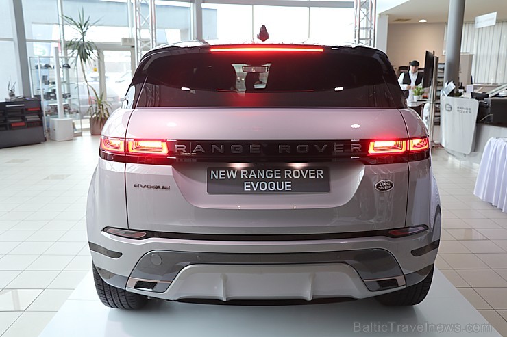 Latvijā pirmo reizi 19.02.2019 tiek prezentēts otrās paaudzes «Range Rover Evoque»