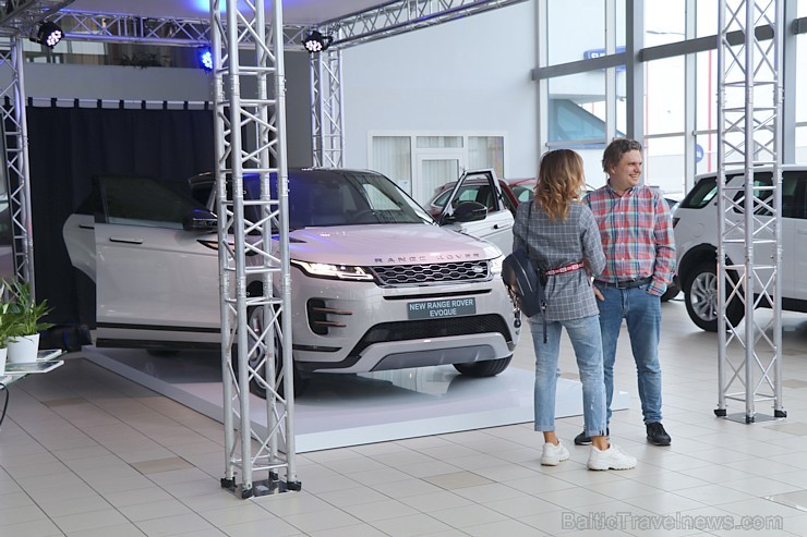 Latvijā pirmo reizi 19.02.2019 tiek prezentēts otrās paaudzes «Range Rover Evoque» 246708