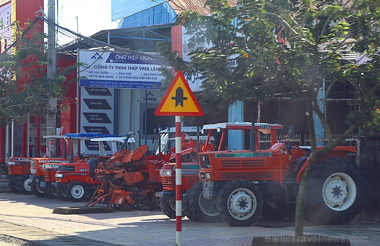 Travelnews.lv ceļo ar autobusu no Muine pludmales uz Dalatu Vjetnamā. Atbalsta: 365 brīvdienas un Turkish Airlines Travelnews.lv ceļo ar autobusu no Muine pludmales uz Dalatu Vjetnamā. Atbalsta: 365 brīvdienas un Turkish Airlines 246888