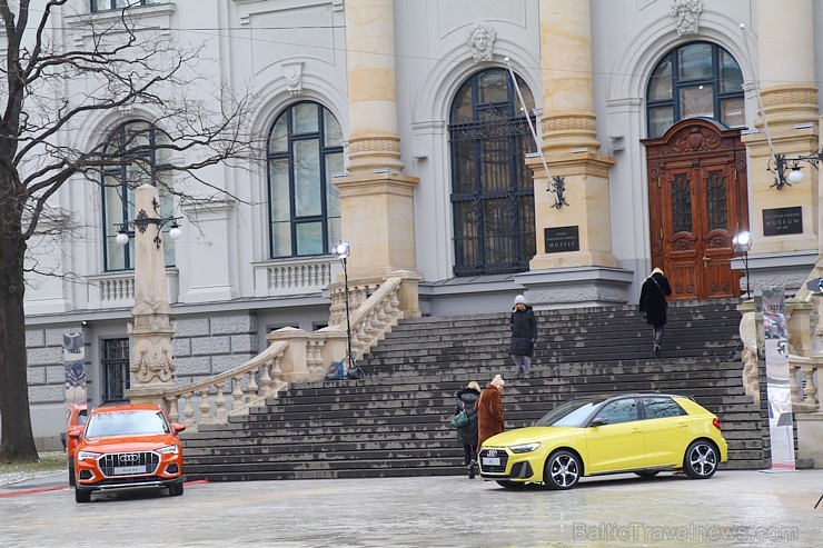 Jaunais «Audi A1 Sportback» prezentējas 2.02.2019 uz «Audi Burbuļu parāde 2019» fona Latvijas Nacionālajā mākslas muzejā