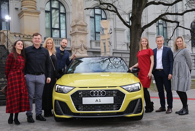 Jaunais «Audi A1 Sportback» prezentējas 2.02.2019 uz «Audi Burbuļu parāde 2019» fona Latvijas Nacionālajā mākslas muzejā