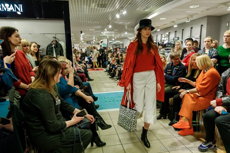 Universālveikals Stockmann rīkoja krāšņas pavasara sezonas atnākšanas svinības, pulcējot vienkopus spilgtas, sabiedrībā zināmas personības jaunās pava