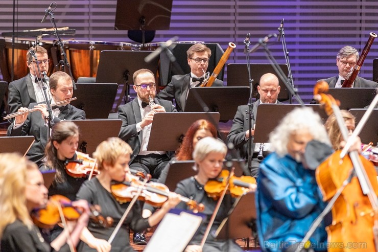Ar grandiozu Liepājas Simfoniskā orķestra un pasaulslavenā čellista Miša Maiska koncertu atklāts 27. Liepājas Starptautiskais zvaigžņu festivāls 248442