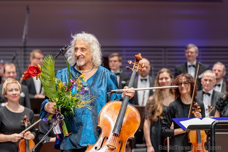 Ar grandiozu Liepājas Simfoniskā orķestra un pasaulslavenā čellista Miša Maiska koncertu atklāts 27. Liepājas Starptautiskais zvaigžņu festivāls 248449