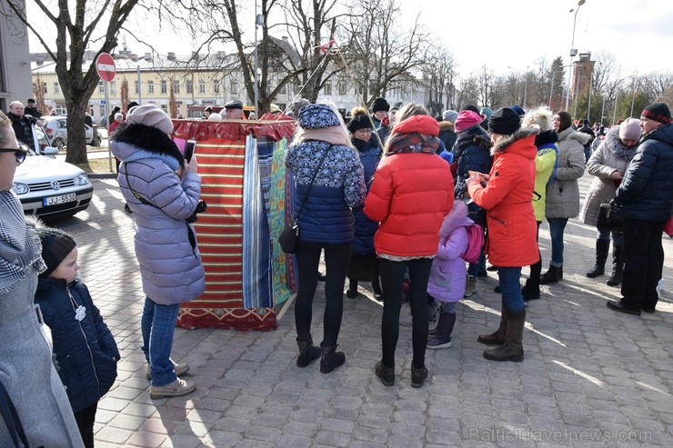 Ik gadu Daugavpilī, ievērojot senas slāvu tradīcijas, plaši un krāšņi tiek atzīmēta Masļeņica jeb ziemas pavadīšanas un pavasara sagaidīšanas svētki