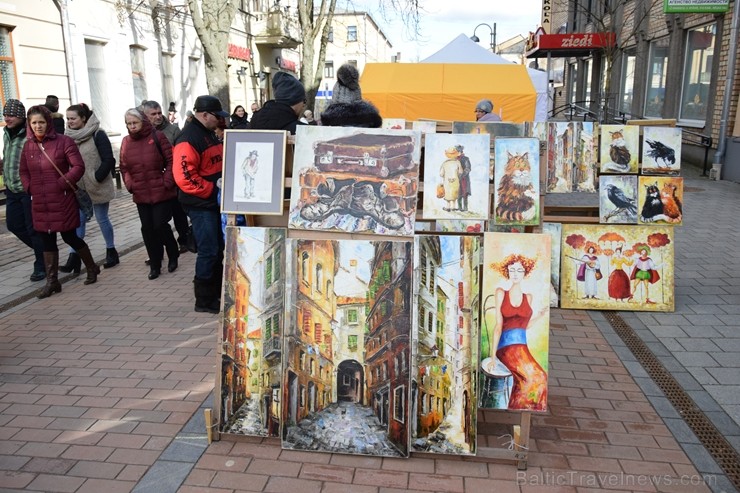 Ik gadu Daugavpilī, ievērojot senas slāvu tradīcijas, plaši un krāšņi tiek atzīmēta Masļeņica jeb ziemas pavadīšanas un pavasara sagaidīšanas svētki