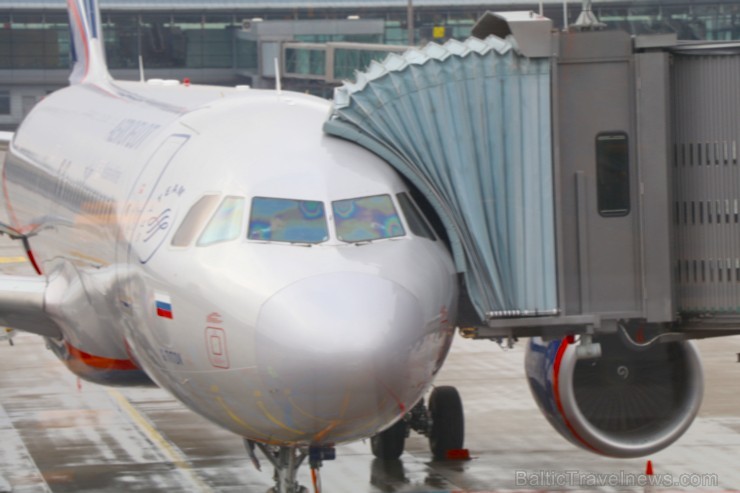 Travelnews.lv blakus skrejceļam vēro lidmašīnu kustību Starptautiskā lidostā «Rīga» 248968