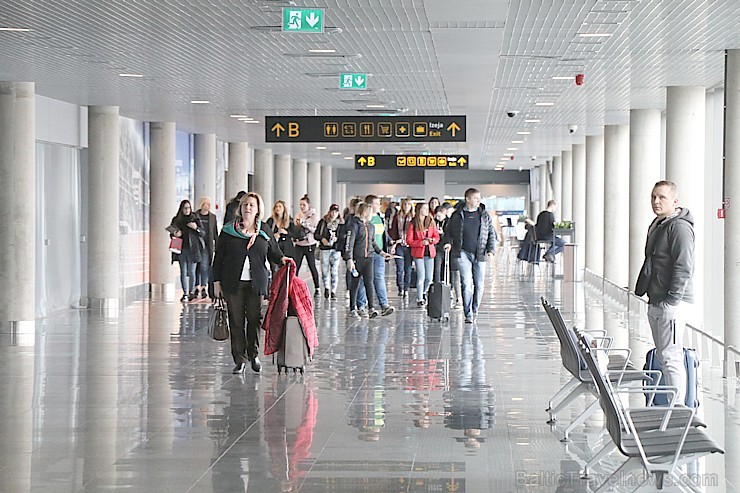 Travelnews.lv blakus skrejceļam vēro lidmašīnu kustību Starptautiskā lidostā «Rīga» 248969