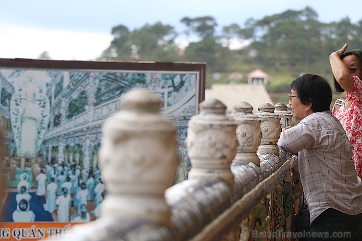 Travelnews.lv iepazīst vjetnamiesu budistu templi Linh-Phuoc-Pagode Dakotā. Atbalsta: 365 brīvdienas un Turkish Airlines