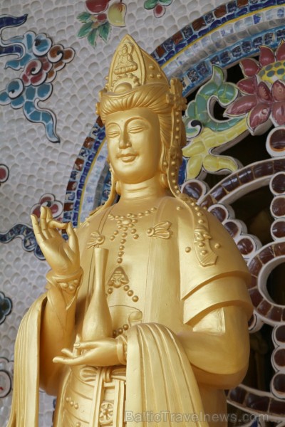 Travelnews.lv iepazīst vjetnamiesu budistu templi Linh-Phuoc-Pagode Dakotā. Atbalsta: 365 brīvdienas un Turkish Airlines 249344