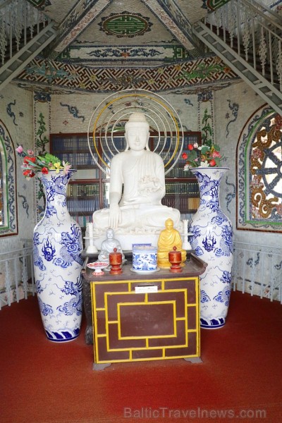 Travelnews.lv iepazīst vjetnamiesu budistu templi Linh-Phuoc-Pagode Dakotā. Atbalsta: 365 brīvdienas un Turkish Airlines Travelnews.lv iepazīst vjetnamiesu budistu templi Linh-Phuoc-Pagode Dakotā. Atbalsta: 365 brīvdienas un Turkish Airlines 249359