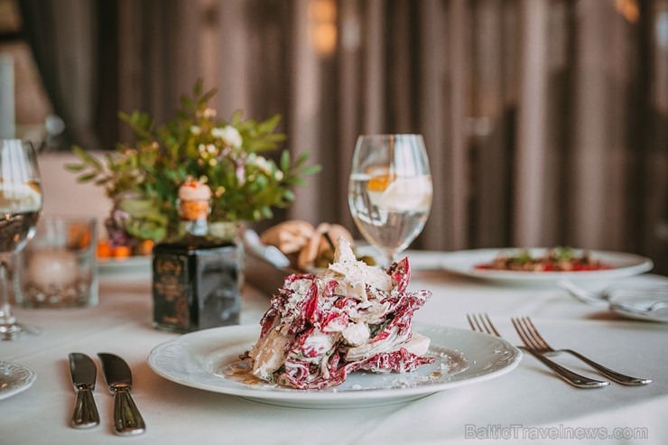 Restorāna «Light House Jurmala» šefpavārs Fjodors Kasatkins viesiem sagatavojis pavasarīgu jaunās sezonas ēdienkarti 249955