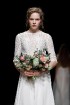 Rīgas Modes nedēļas ietvaros Latvijas dizaineru krāšņie tērpi atklāj jaunakās tendences un divas no gaidītākajām ir jutekliskā «Amoralle» un romantisk 12