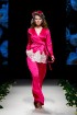 Rīgas Modes nedēļas ietvaros Latvijas dizaineru krāšņie tērpi atklāj jaunakās tendences un divas no gaidītākajām ir jutekliskā «Amoralle» un romantisk 32