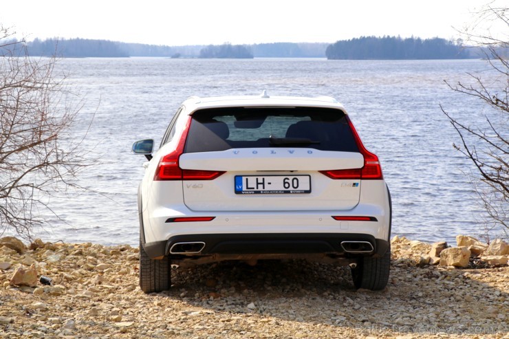 Travelnews.lv ar jauno «Volvo V60 Country D4 AWD Momentum» apceļo Vidzemi un Latgali 250147