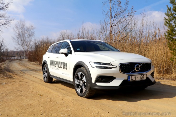 Travelnews.lv ar jauno «Volvo V60 Country D4 AWD Momentum» apceļo Vidzemi un Latgali 250154