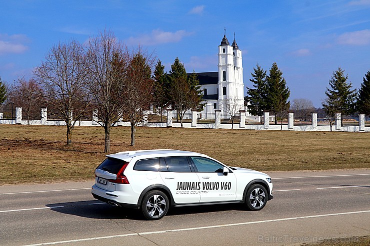 Travelnews.lv ar jauno «Volvo V60 Country D4 AWD Momentum» apceļo Vidzemi un Latgali 250166