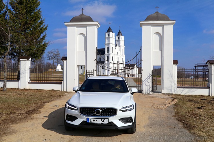 Travelnews.lv ar jauno «Volvo V60 Country D4 AWD Momentum» apceļo Vidzemi un Latgali 250168