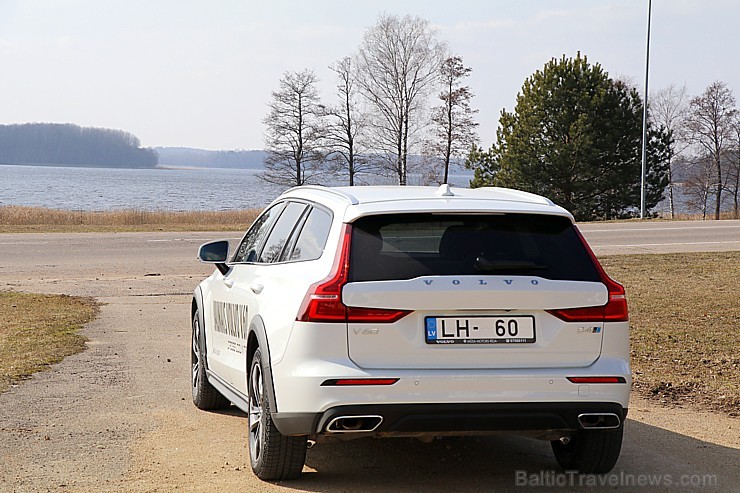 Travelnews.lv ar jauno «Volvo V60 Country D4 AWD Momentum» apceļo Vidzemi un Latgali 250169