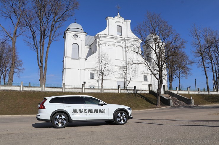Travelnews.lv ar jauno «Volvo V60 Country D4 AWD Momentum» apceļo Vidzemi un Latgali 250173