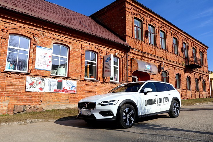 Travelnews.lv ar jauno «Volvo V60 Country D4 AWD Momentum» apceļo Vidzemi un Latgali 250174