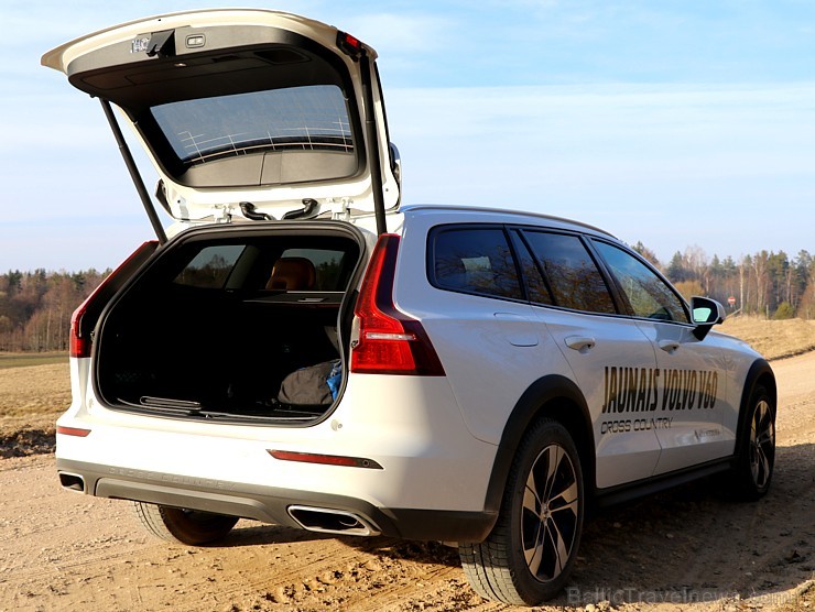 Travelnews.lv ar jauno «Volvo V60 Country D4 AWD Momentum» apceļo Vidzemi un Latgali 250187