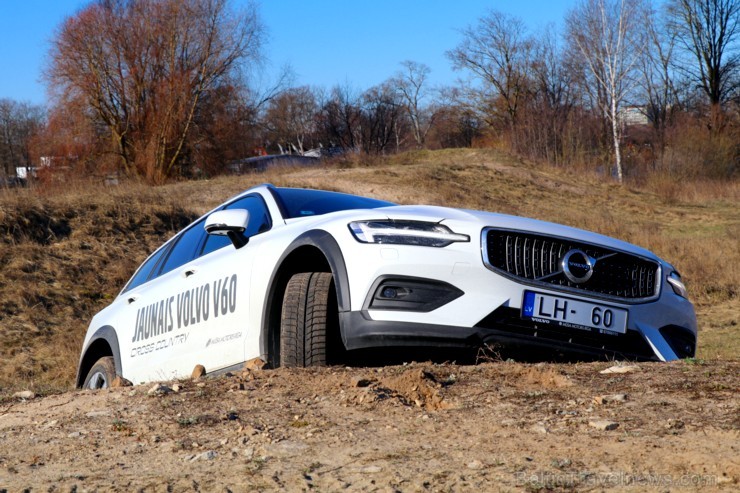 Travelnews.lv ar jauno «Volvo V60 Country D4 AWD Momentum» apceļo Vidzemi un Latgali 250210