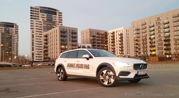 Travelnews.lv ar jauno «Volvo V60 Country D4 AWD Momentum» apceļo Vidzemi un Latgali 250216