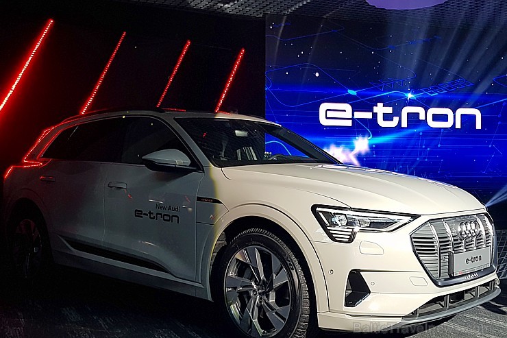 Audi pirmo reizi Rīgā prezentē pilnīgi elektrisku vāģi «Audi e-tron» 250311