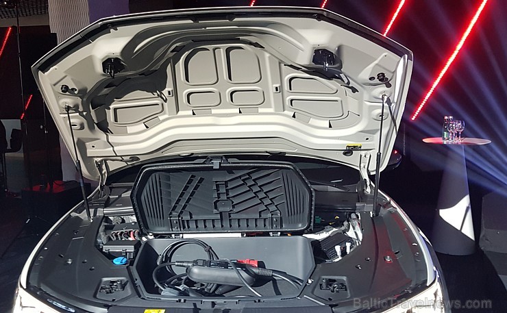 Audi pirmo reizi Rīgā prezentē pilnīgi elektrisku vāģi «Audi e-tron» 250322
