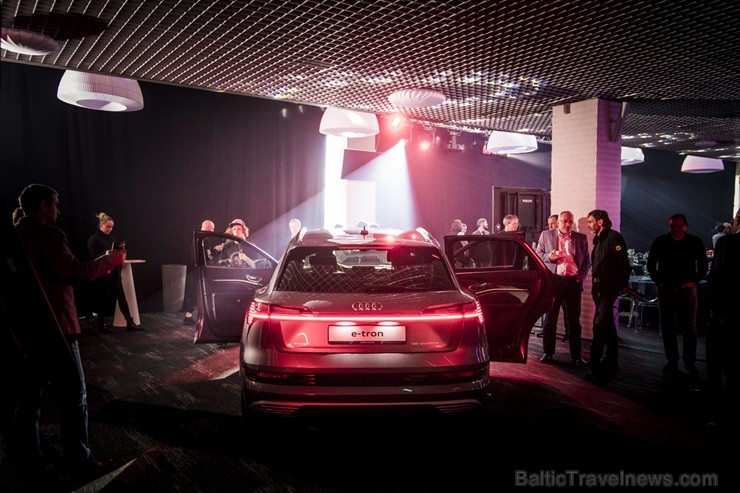 Audi pirmo reizi Rīgā 2.04.2019 prezentē pilnīgi elektrisku vāģi «Audi e-tron» 250331