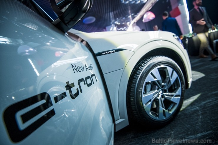 Audi pirmo reizi Rīgā 2.04.2019 prezentē pilnīgi elektrisku vāģi «Audi e-tron» 250333