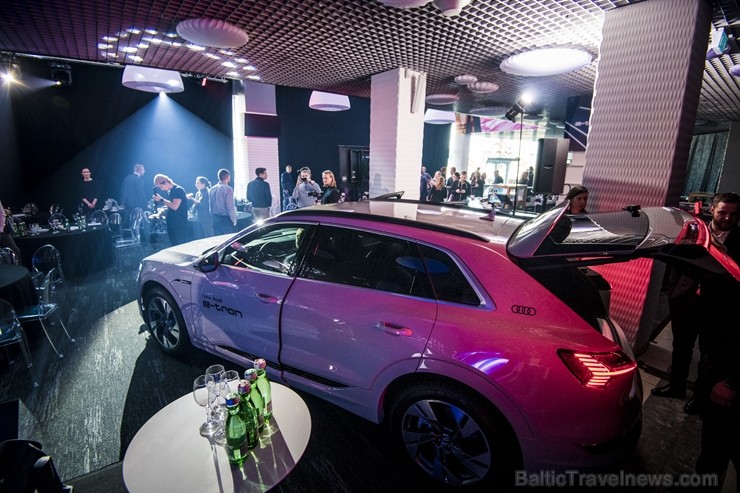 Audi pirmo reizi Rīgā 2.04.2019 prezentē pilnīgi elektrisku vāģi «Audi e-tron» 250334