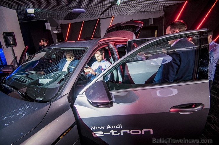 Audi pirmo reizi Rīgā 2.04.2019 prezentē pilnīgi elektrisku vāģi «Audi e-tron» 250335