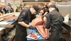 Skatītāju priekšā «Centrālais Gastro Tirgus» tiek sadalīts 208kg smags un 6.000 eiro vērts tuncis 2