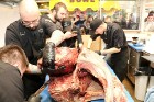 Skatītāju priekšā «Centrālais Gastro Tirgus» tiek sadalīts 208kg smags un 6.000 eiro vērts tuncis 3