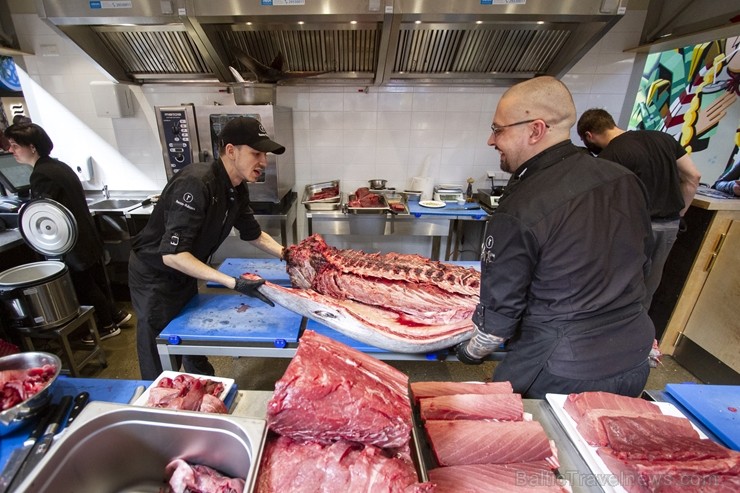 208 kg smagais un 6.000 Eiro vērtais zilspuru tuncis uz Rīgu 