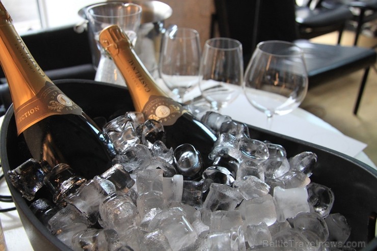 Vīna Studija degustācijas vakarā iepazīstina ar «Champagne Castelnau» šampaniešiem līdzās ar Evas Šubertas stāstu par šiem izcilajiem dzērieniem 250999