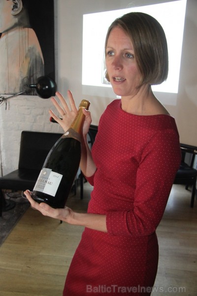 Vīna Studija degustācijas vakarā iepazīstina ar «Champagne Castelnau» šampaniešiem līdzās ar Evas Šubertas stāstu par šiem izcilajiem dzērieniem 251011