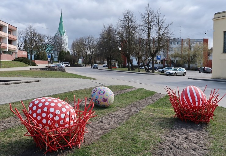 Travelnews.lv Lieldienās aicina apceļot Latviju un apskatīt virkni daudzveidīgu un interesantu svētku dekorāciju. Foto: Dobeles TIC 251747